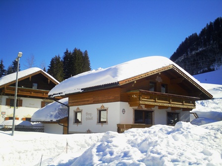 Eingeschneites Haus Steinkarblick und Berghäusl -  Berwang Rinnen Tirol